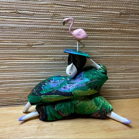 Hand-crafted Soft Body Sculpture Lady - Picture 7 of 7